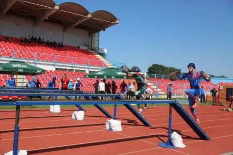 В дисциплине «Преодоление 100-метровой полосы с препятствиями» в своей второй попытке Илья Бондаренко (Республика Беларусь) установил новый мировой рекорд - 15,52 сек.